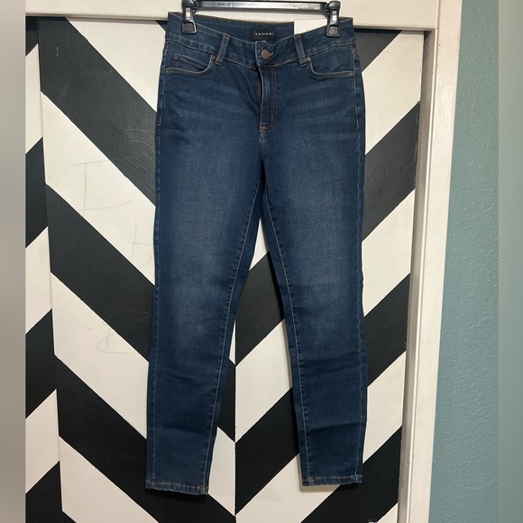 Tahari Jeans Classic Skinny Rayon Denim Size 4/27 - Picture 1 of 9
